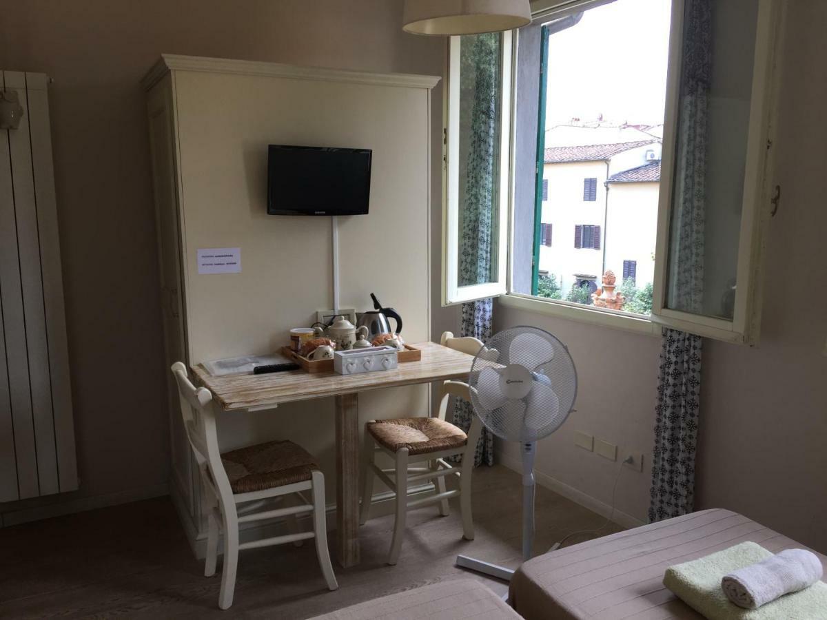 Отель Studio In The Heart Of Флоренция Экстерьер фото